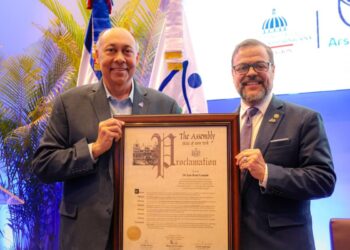 Director de ARS SEMMA, Luis René Canaán Rojas es reconocido por el senador de Nueva York Luis R. Sepúlveda
