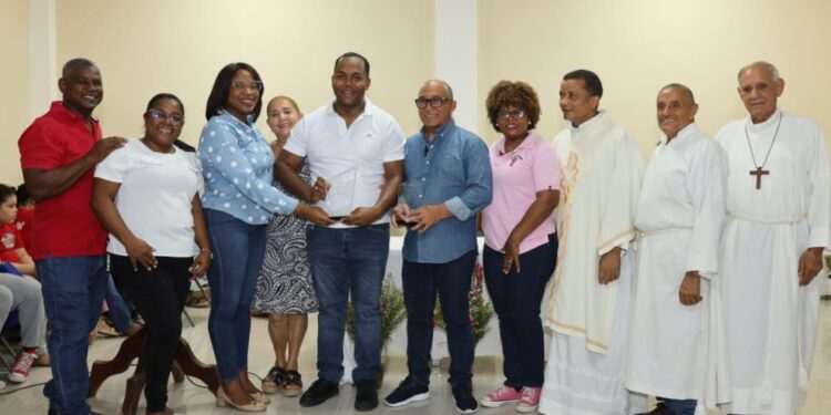 Reconocen a Rolfi Rojas y Héctor Luis Bautista por impulsar obras comunitarias en Los Alcarrizos