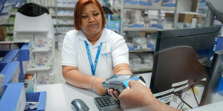 PROMESE/CAL inicia plan piloto de cobro con tarjetas de crédito en Farmacias del Pueblo
