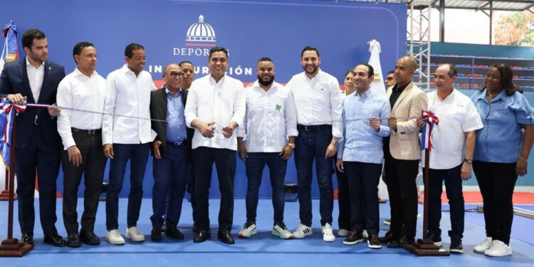 Ministro Kelvin Cruz entrega multiuso Antonio Duvergé del sector Honduras