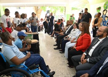 Comisión de diputados visita Centro de Sordoceguera para debatir proyecto de ley sobre discapacidad