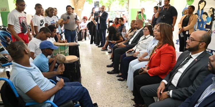 Comisión de diputados visita Centro de Sordoceguera para debatir proyecto de ley sobre discapacidad