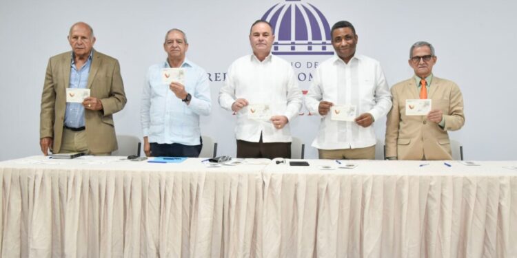 INPOSDOM y Comisión Nacional del Cacao conmemoran 50 años de trayectoria con sello postal