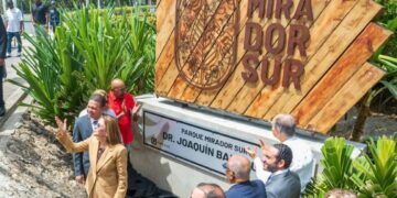 Carolina Mejía oficializa con una tarja el nombre Parque Mirador Sur Dr. Joaquín Balaguer