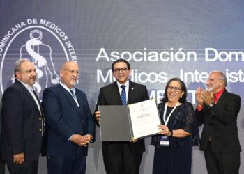 Reconocen al senador Daniel Rivera por su trayectoria y aportes a la medicina y al servicio público