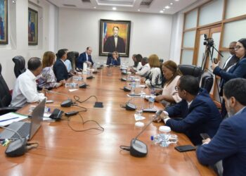 Diputados piden explicaciones al director del INABIE sobre alimentación escolar y contrataciones