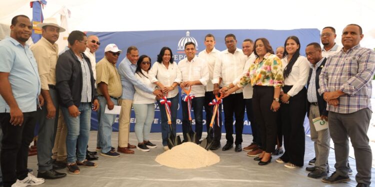 Ministro Kelvin Cruz inicia construcción de siete multiusos en la Región Sur con inversión de 200 millones de pesos