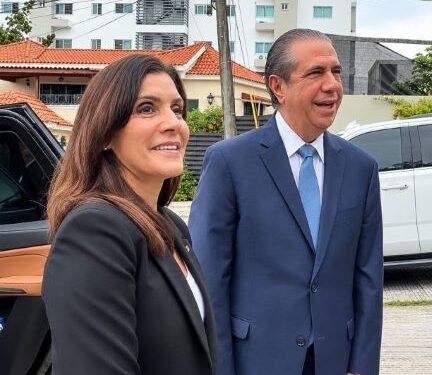 Embajadora de EEUU gira visita a Francisco Javier, de la que el político destaca vocación democrática