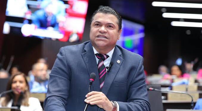 Tobías Crespo advierte falta de orden y señalización en las calles del Distrito Nacional