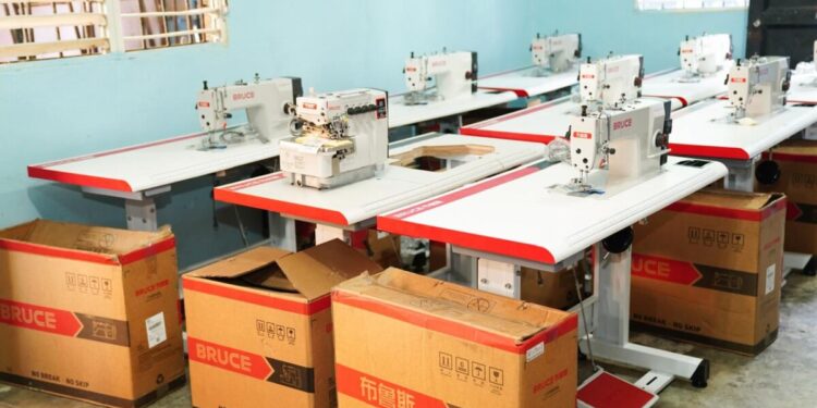 DASAC entrega modernas máquinas de coser a congregación religiosa a fin de contribuir al desarrollo del autoempleo de mujeres en San Cristóbal