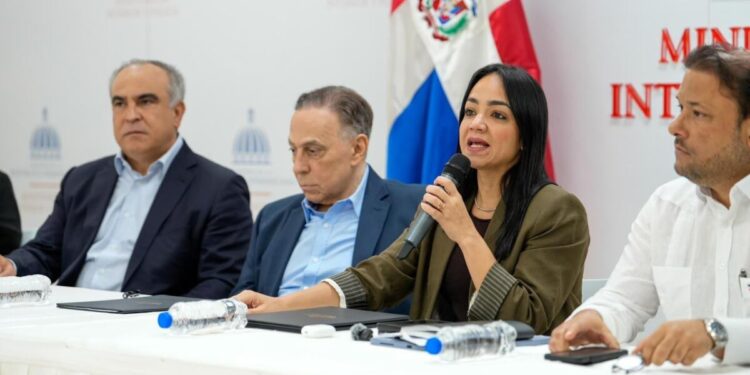 Interior y Policía gestiona terreno para nueva estación de bomberos en Haina