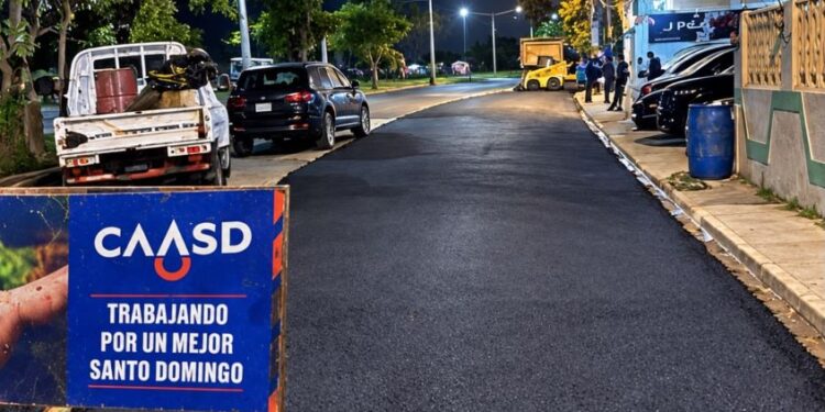CAASD asfalta 12 mil metros cuadrados de calles luego de trabajos para optimizar servicio en distintos sectores