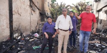 Gobierno acude en auxilio de familias afectadas por incendio en la zona Colonial a través de DASAC