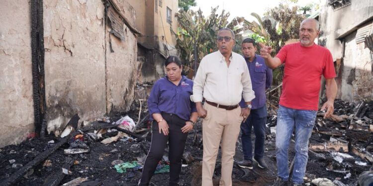 Gobierno acude en auxilio de familias afectadas por incendio en la zona Colonial a través de DASAC