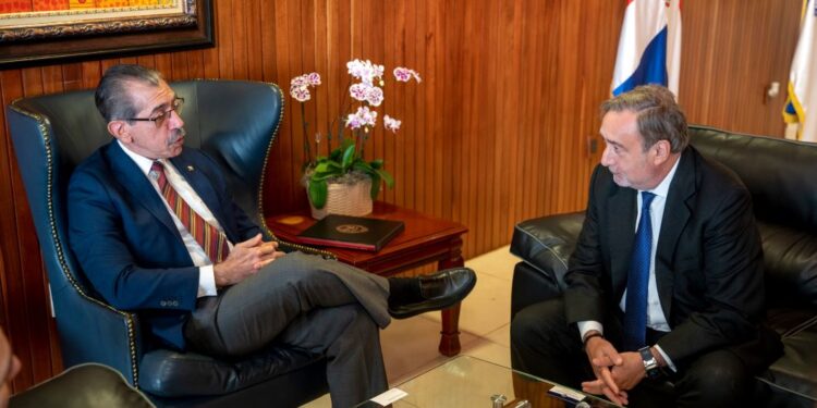 UASD y UNIR fortalecen vínculos para ampliar la cooperación académica