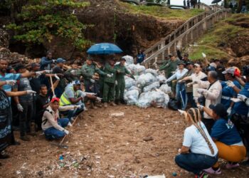 Alcaldía del DN conmemora el Día Internacional de la Limpieza de Playas interviniendo playa San Gil y cañada en Arroyo Hondo