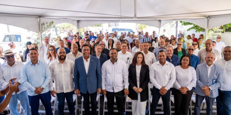 Gobierno y Liga Municipal Dominicana invierten en favor de la gente de Jacagua