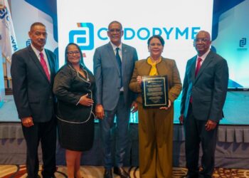 CODOPYME reconoce trayectoria y aportes de Maira Morla Pineda al desarrollo de las MIPYMES