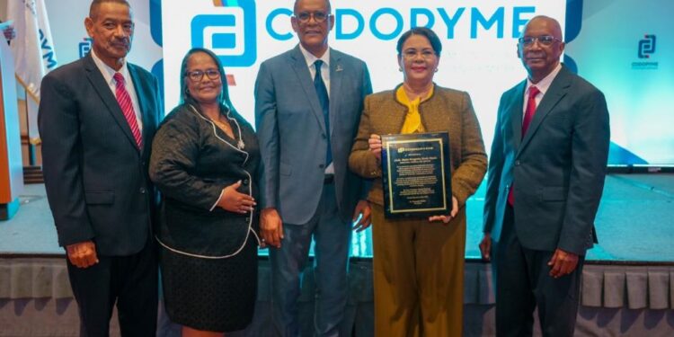 CODOPYME reconoce trayectoria y aportes de Maira Morla Pineda al desarrollo de las MIPYMES