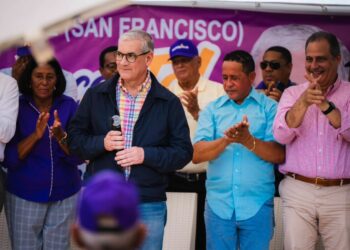 Gonzalo Castillo recorre Las Coles, Arenoso, Castillo, Villa Riva y San Francisco: se compromete a “encender la maquinaria productiva” de provincia Duarte