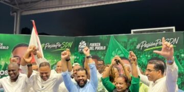 Carlos Pérez fortalece proyecto municipal en SDN con respaldo de Eudy Maldonado ante unas 600 dirigentes de Sábana Perdida.