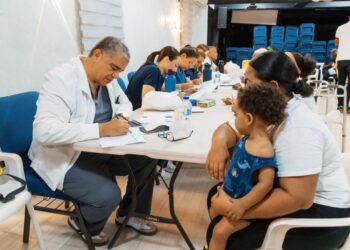 Carolina Mejía realiza gran operativo médico y social en Villas Agrícolas