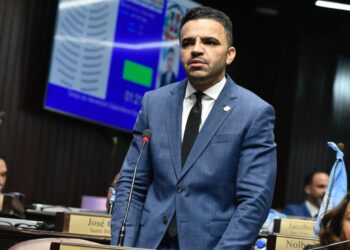 Saulo Vega ironiza con renunciar a posición de diputado por San Cristóbal
