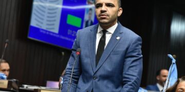 Saulo Vega ironiza con renunciar a posición de diputado por San Cristóbal