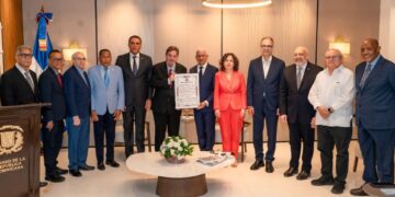 Senado de la República reconoce al poeta y escritor Luís García Montero por su extraordinaria trayectoria literaria