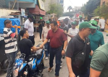 Tobias Crespo fortalece su acercamiento con las comunidades del Distrito Nacional y recibe muestras de respaldo ciudadano