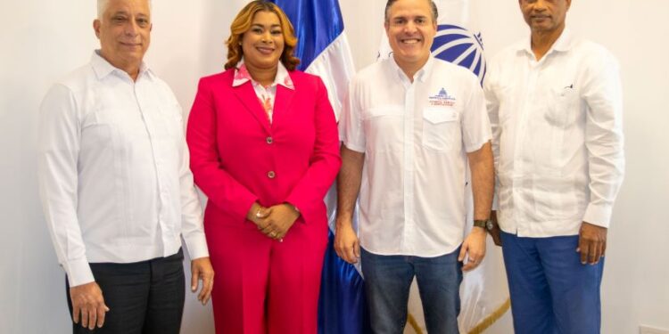 Administradora del Merca Santo Domingo gestiona con ministro de Vivienda reconstrucción de nave afectada por incendio