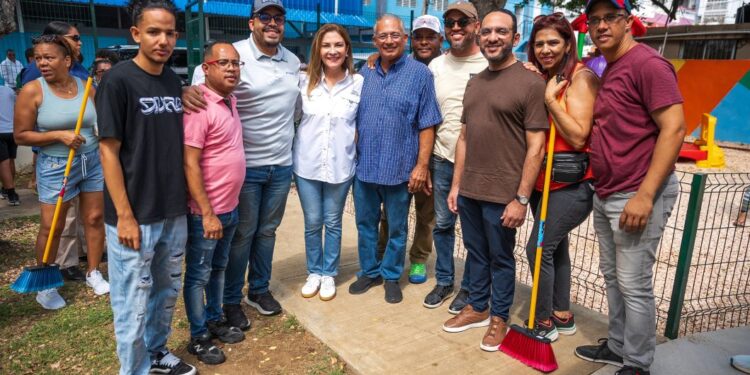 Carolina logra gran integración comunitaria en lanzamiento del programa Yo Barro mi Frente en el sector 30 de Mayo