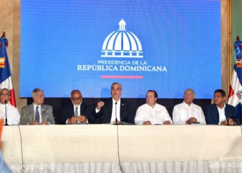 Abinader destaca labor de Comisión de Veeduría en supervisión de más de RD$2,000 millones destinados a obras deportivas