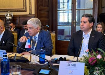 Eduardo Estrella destaca en cumbre iberoamericana inversiones del Gobierno en puertos, aeropuertos, movilidad urbana, carreteras y puentes
