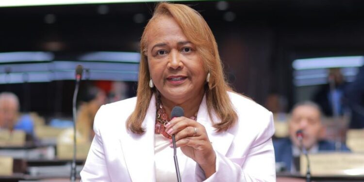 Vocera Ydenia Doñé se solidariza con diputada Millys Martínez, apresada por agentes de la PN