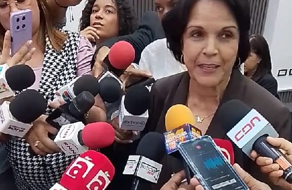 Minou Tavares Mirabal y Aracely Villanueva respaldan reforma para fortalecer la lucha contra la violencia de género