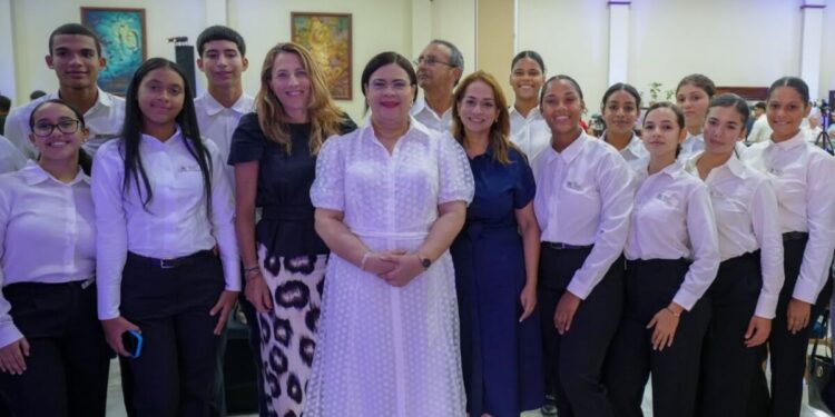 Expertos internacionales imparten en el país Masterclass de mixología hotelera con apoyo del INFOTEP