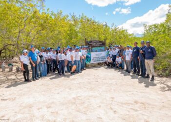 Empresa Seaboard realiza un operativo de recogida de desechos sólidos en el Santuario de Mamíferos Marinos de Manatí Puerto Plata