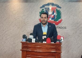 Proyecto de ley aumenta las pensiones, baja a la mitad la comisión de las AFP, controla sus gastos y amplía el acceso a la salud