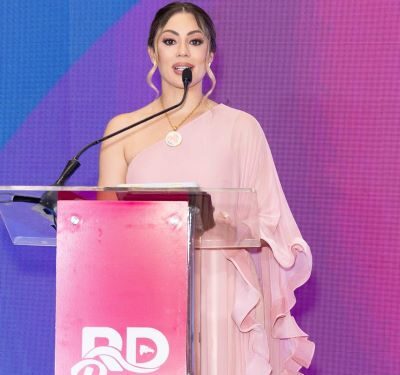 Iluminada Muñoz dona 500 mil pesos a dos fundaciones en apoyo a la lucha contra el cáncer