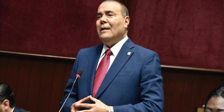 Diputado Alcibíades Tavárez propone reducir 30% intereses de las tarjetas de crédito y fijar un tope de 45% anual