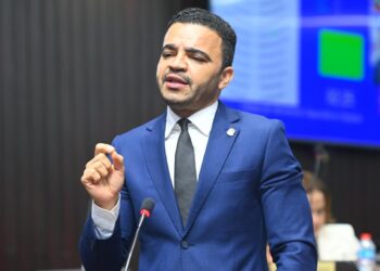 Vice Vocero y Diputado del PLD Saulo Vega deposita cuatro proyectos para impulsar el transporte, el acceso al agua potable y la salud en Villa Altagracia y otras comunidades de San Cristóbal