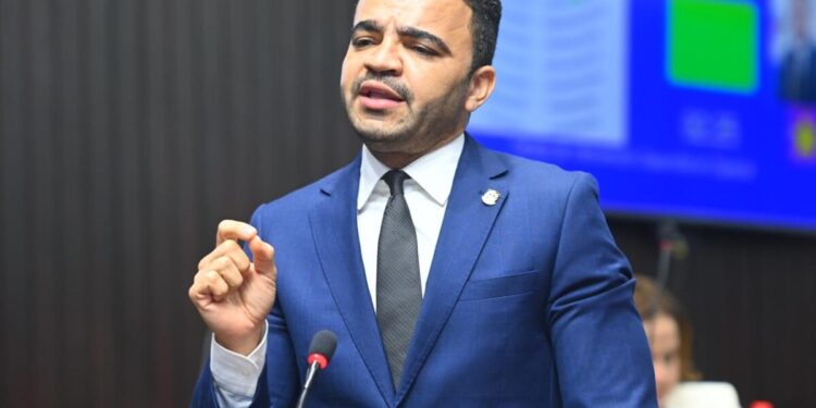 Vice Vocero y Diputado del PLD Saulo Vega deposita cuatro proyectos para impulsar el transporte, el acceso al agua potable y la salud en Villa Altagracia y otras comunidades de San Cristóbal