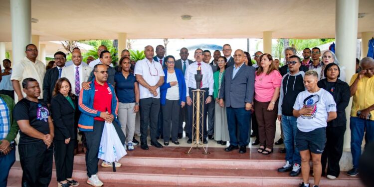 RECTOR UASD RECIBE ANTORCHA Y ANUNCIA CELEBRACIÓN DE LOS JUEGOS TONY BARREIRO
