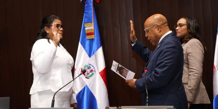 Diputados escogen a Minerva Klaudel Frías Ogando como sustituta del fenecido diputado Jorge Frías