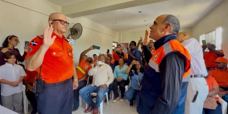 Defensa Civil juramenta a José Ceballos como nuevo director provincial y regional en San Cristóbal