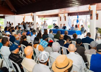 Gobierno entrega RD$360 millones a empleados cesantes y pensionados de Falconbridge