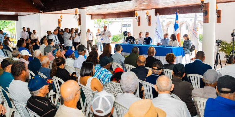 Gobierno entrega RD$360 millones a empleados cesantes y pensionados de Falconbridge
