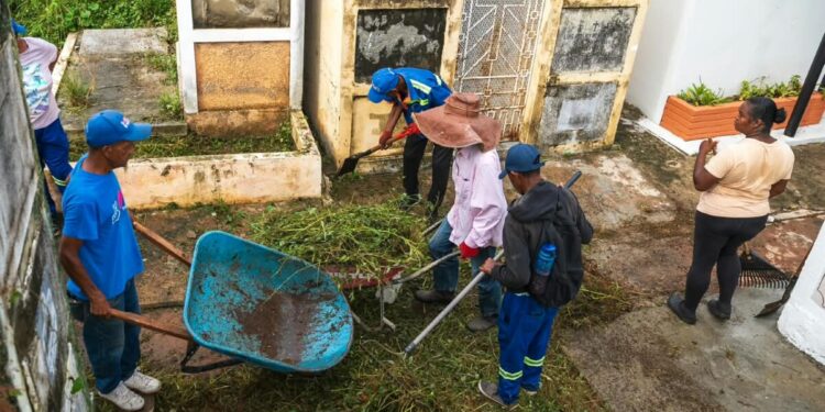 Alcaldía del DN realiza operativo de reacondicionamiento en cementerios por el Día de los Fieles Difuntos