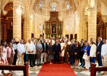 País Posible celebra siete años visitando la Catedral y el Altar de la Patria